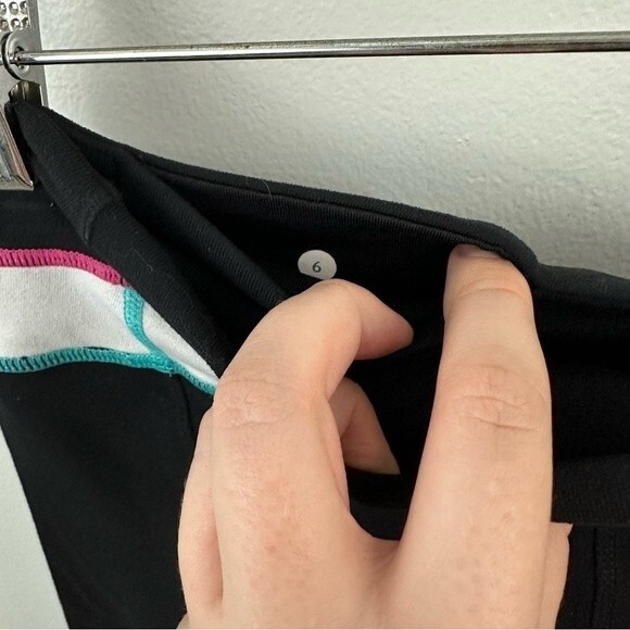 Lululemon Black Capri Workout Leggings Size 6 - Picture 8 of 9